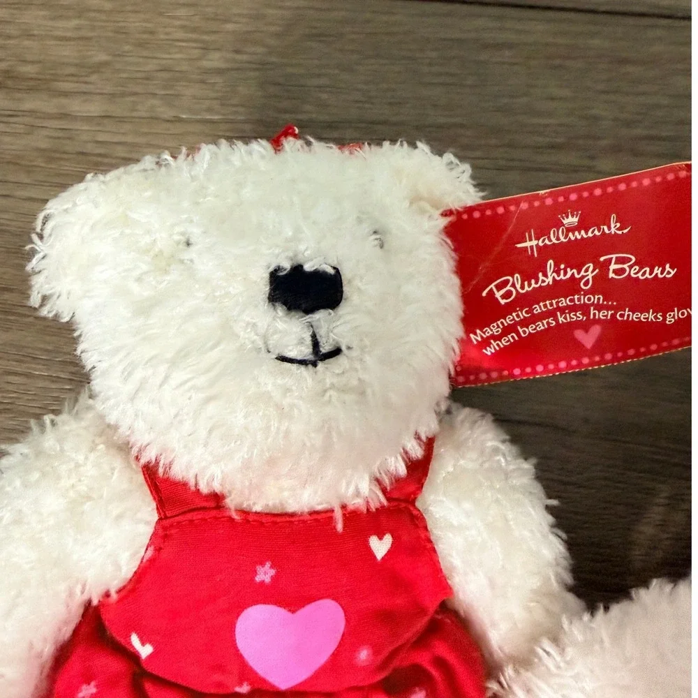 Hallmark Blushing Bears‎ Magnetic Kissing Teddy Bear Set